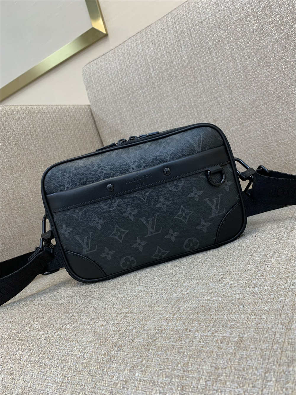 Louis Vuitton ALPHA M46955  size：24x16x8cm 2025 new 